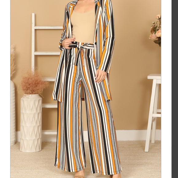 NWT Women's 2pc Stripe Collared Button Down Tie Waist Wide Leg Matching Suit - Picture 1 of 4